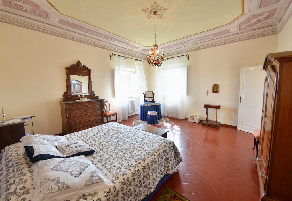 Villa Buonaparte San Miniato Room photo