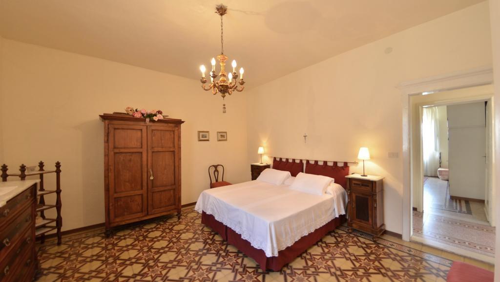Villa Buonaparte San Miniato Room photo