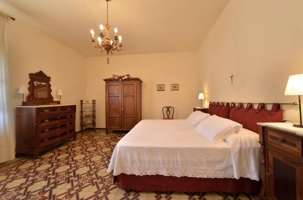 Villa Buonaparte San Miniato Room photo