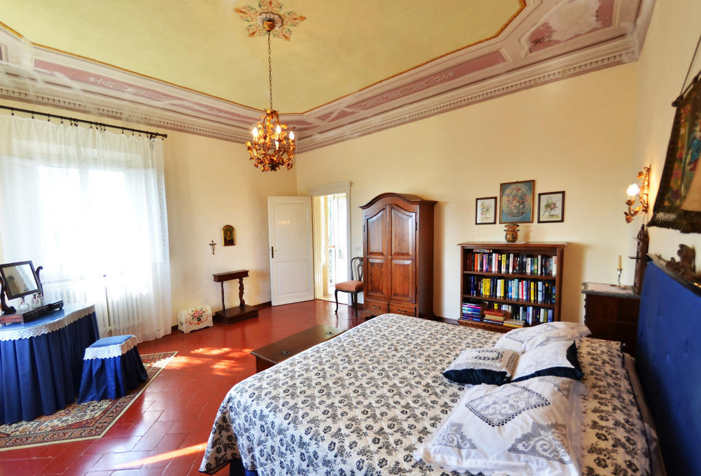 Villa Buonaparte San Miniato Room photo