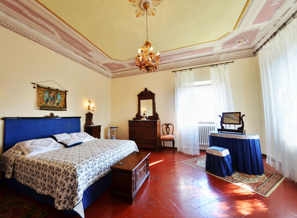 Villa Buonaparte San Miniato Room photo