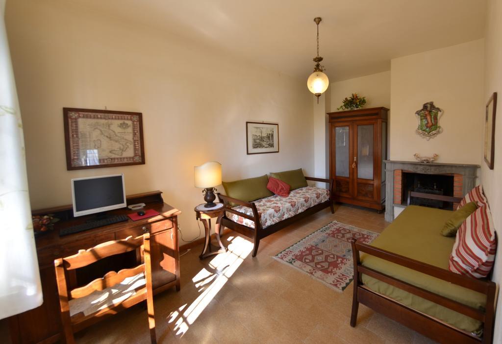 Villa Buonaparte San Miniato Room photo