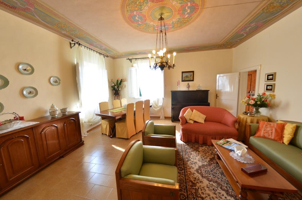 Villa Buonaparte San Miniato Room photo